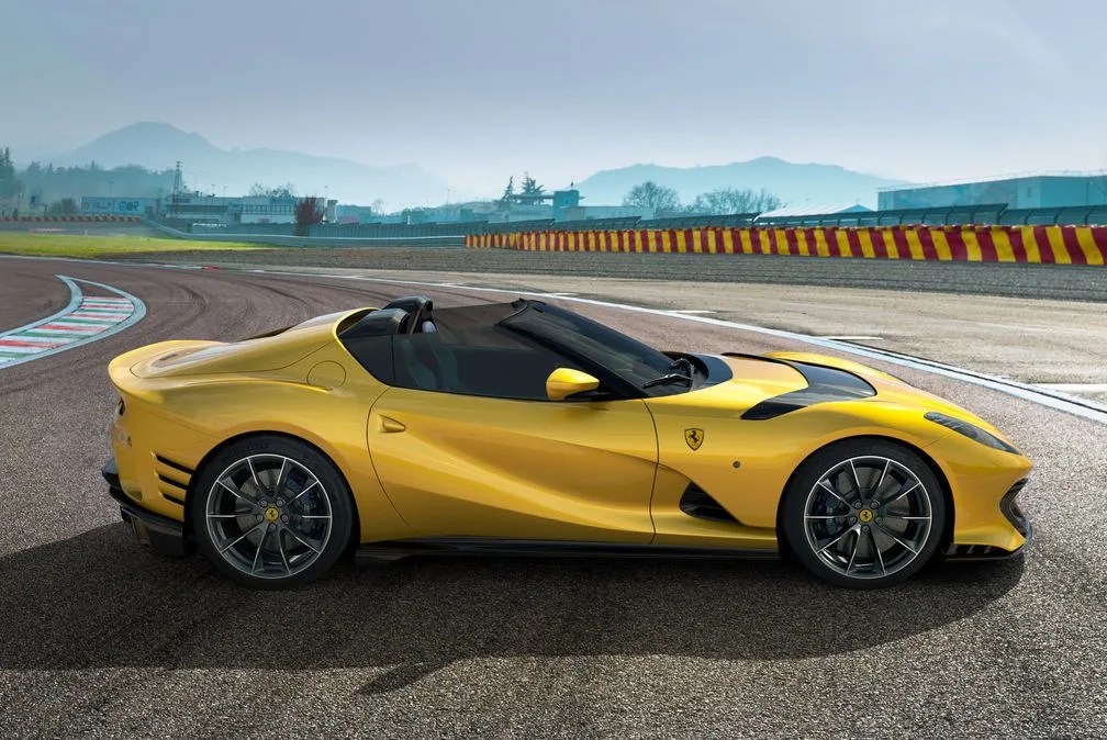 ferrari 812 competizione a