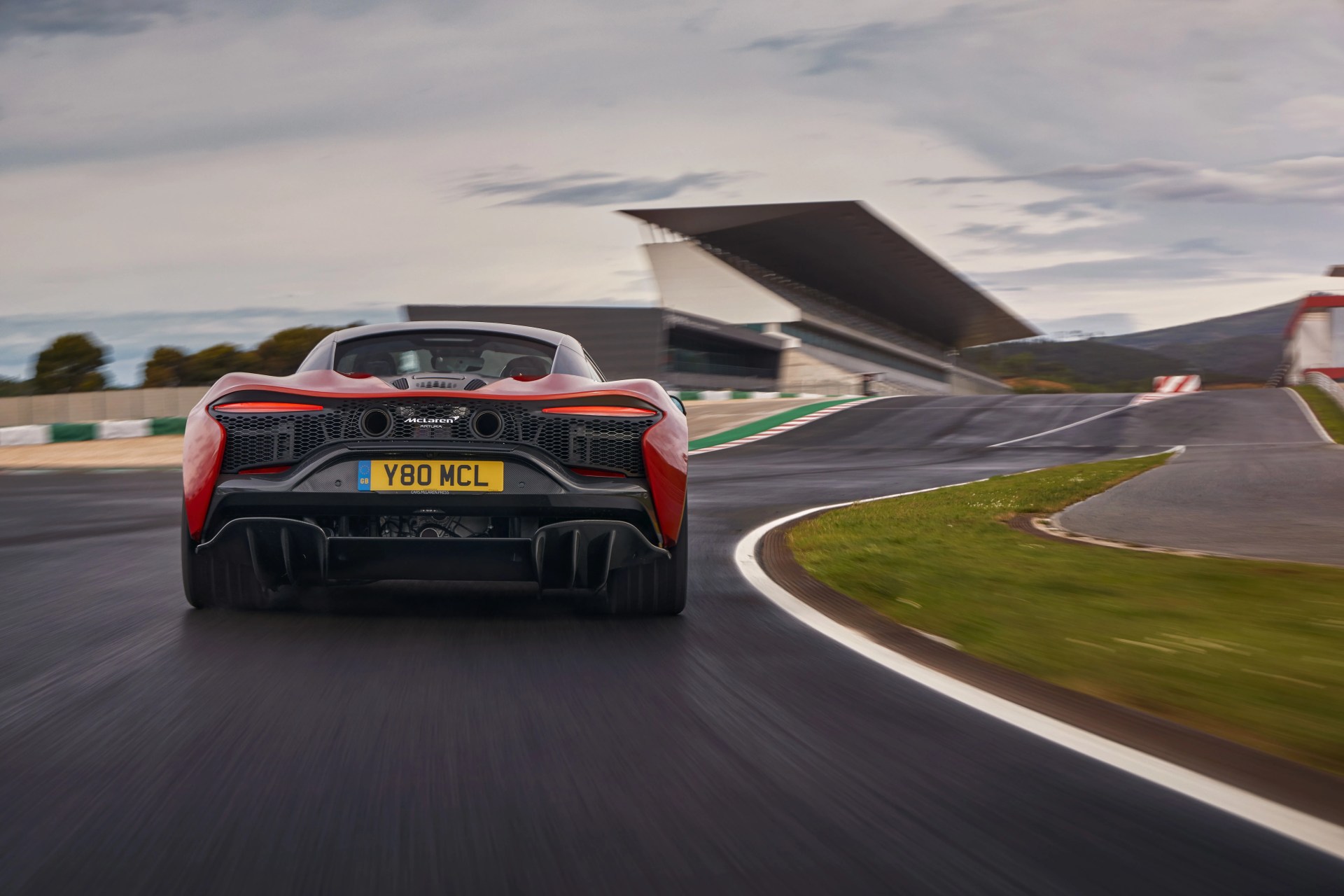 mclaren artura