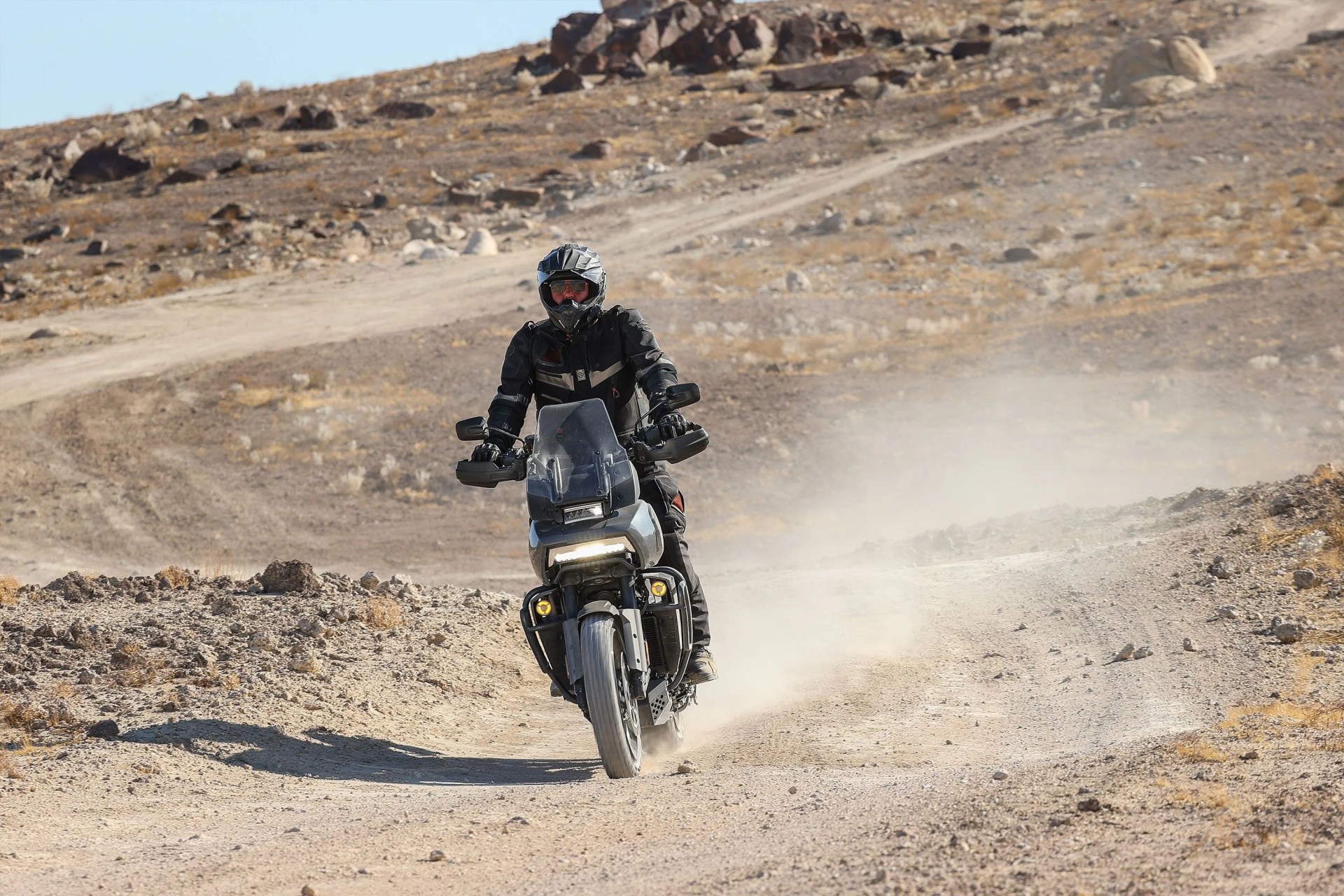 2021 harley davidson motorcycle downhill