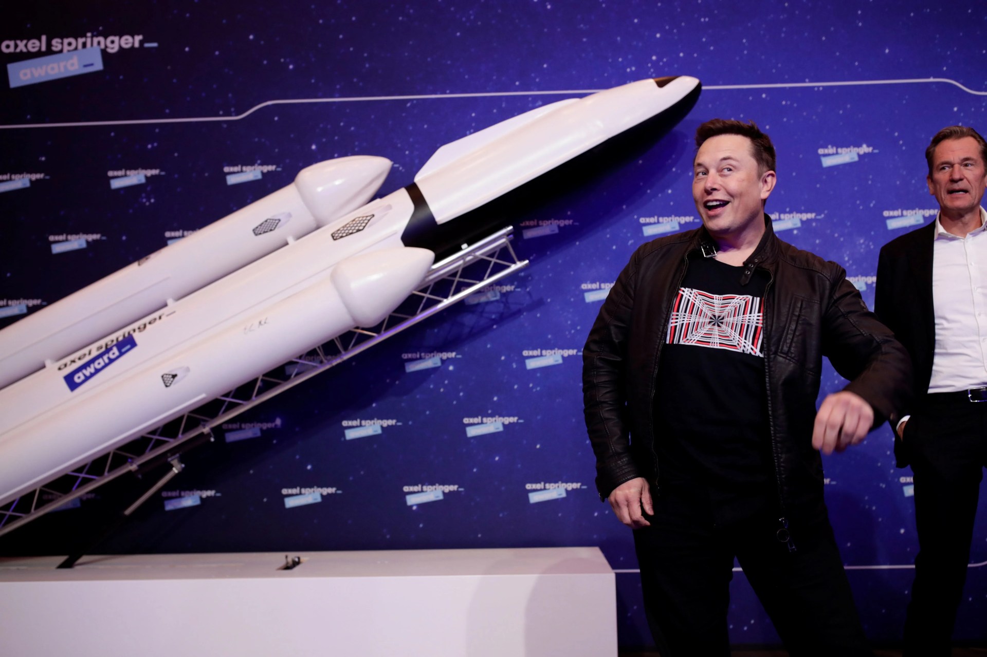 elon musk awarded with axel springer award in berlin