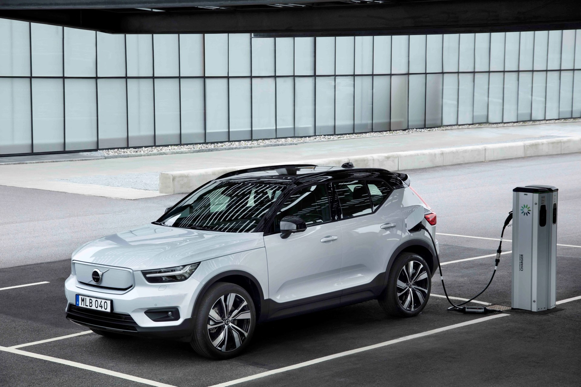 volvo xc40 recharge on charger