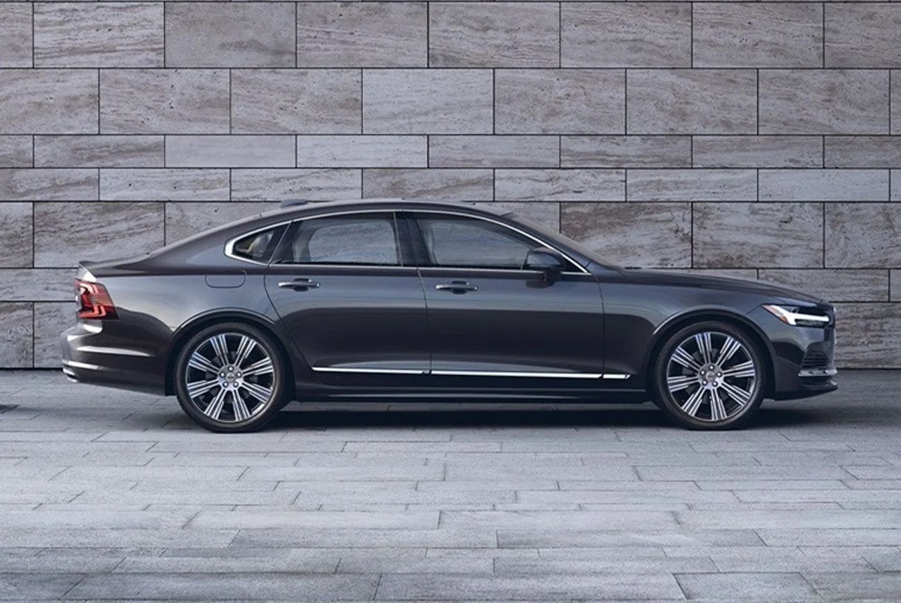 white volvo s90