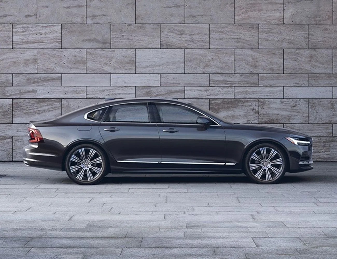 white volvo s90