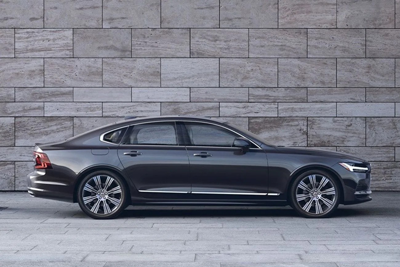 white volvo s90