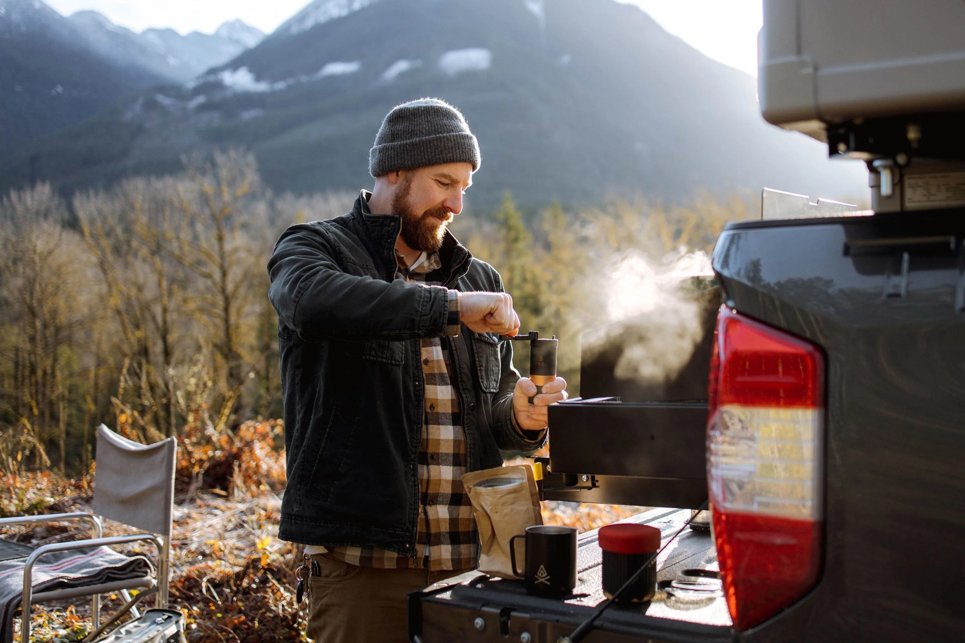 man using vssl coffee grinder