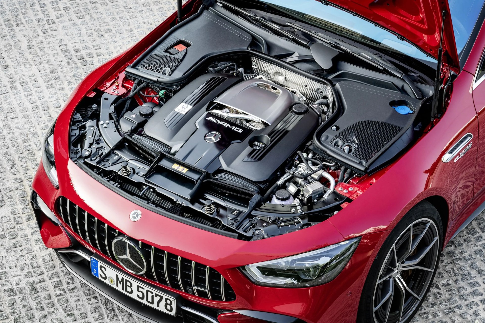 mercedes amg gt 63 s e performance 4matic kraftstoffverbrauch gewichtet, kombiniert wltp 8,6 l100 km co2 emissionen gewichtet, kombiniert 196 gkm stromverbrauch gewichtet 10,3 kwh100 km exterieur jupiterrot, amg carbon paket exterieur, 53,3 cm 21" amg schmiederäder im 5 doppelspeichen design, amg keramik hochleistungs verbundbremsanlage interieur leder exklusiv nappa schwarz, performance lenkrad in leder nappa mit lenkradtasten, amg performance sitze, amg zierlemente carbon mercedes amg gt 63 s e performance 4matic weighted, combined fuel consumption wltp 86 l100 km weighted, combined co2 emissions 196 gkm weighted electrical consumption 103 kwh100 km exterior jupiter red, amg exterior carbon package, 533 cm 21 inch amg 5 twin spoke forged wheels, amg high performance ceramic composite braking system interior exclusive leather nappa black , steering wheel in nappa leather black with steering wheel buttons, amg performance seats, amg carbon fibre trim