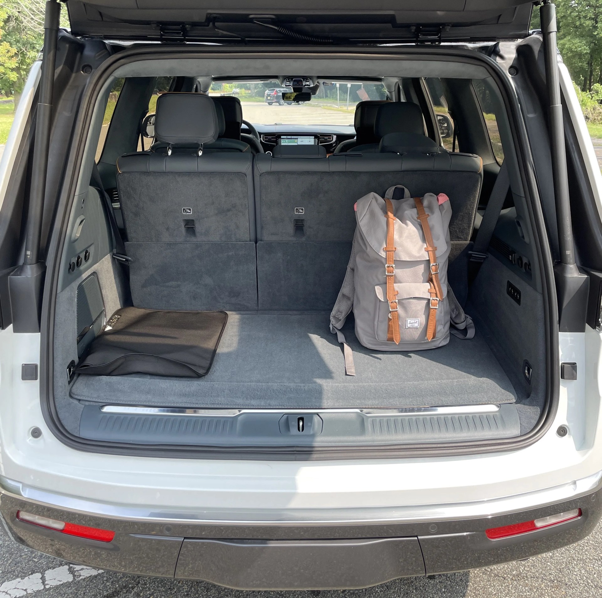 jeep grand wagoneer 2022 cargo space