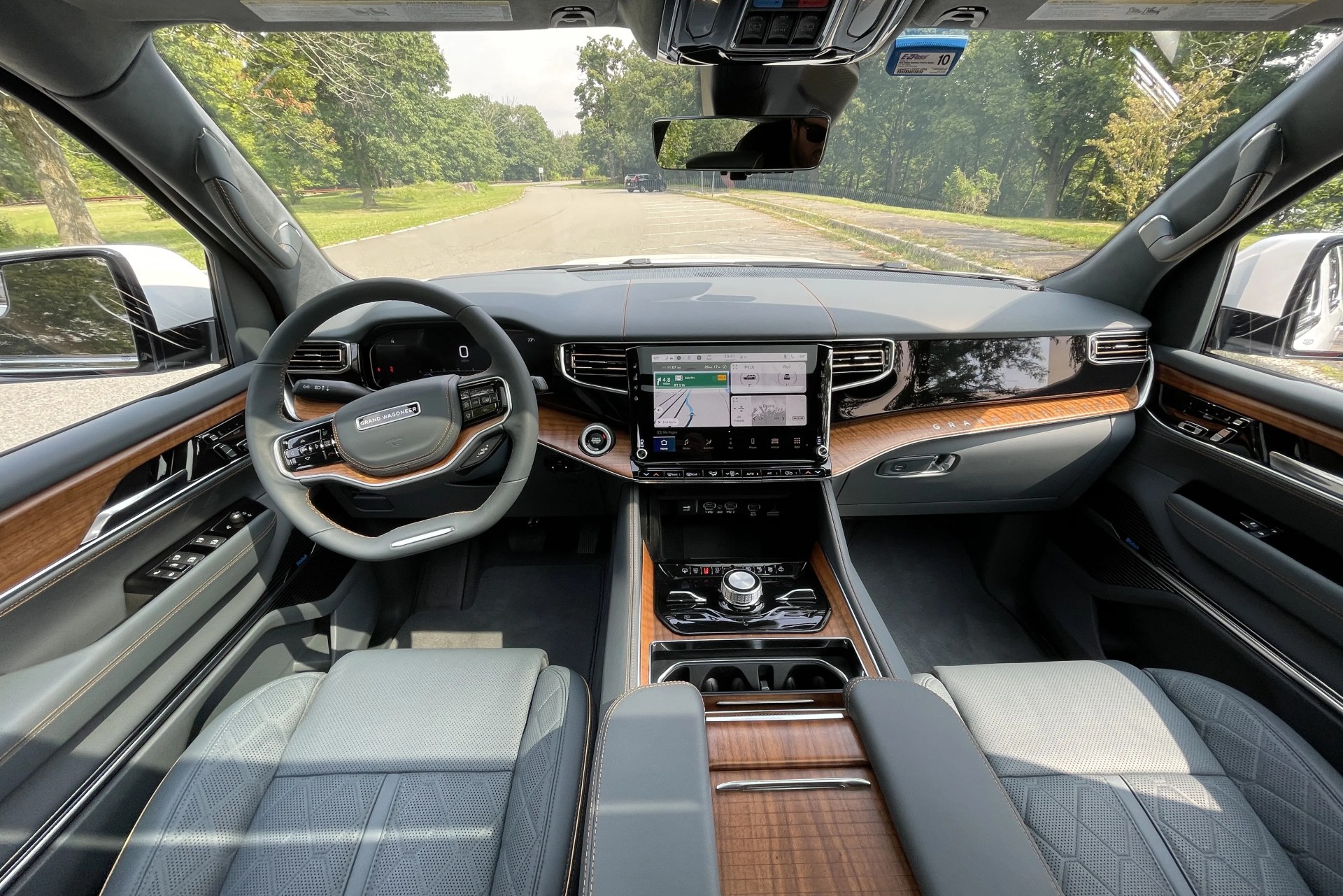jeep grand wagoneer 2022 interior