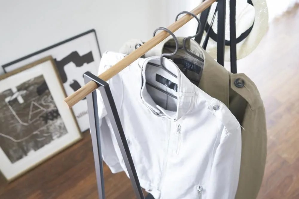 freestanding garment rack