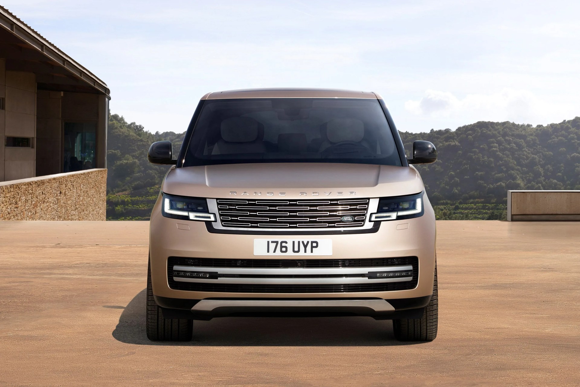 2023 land rover front