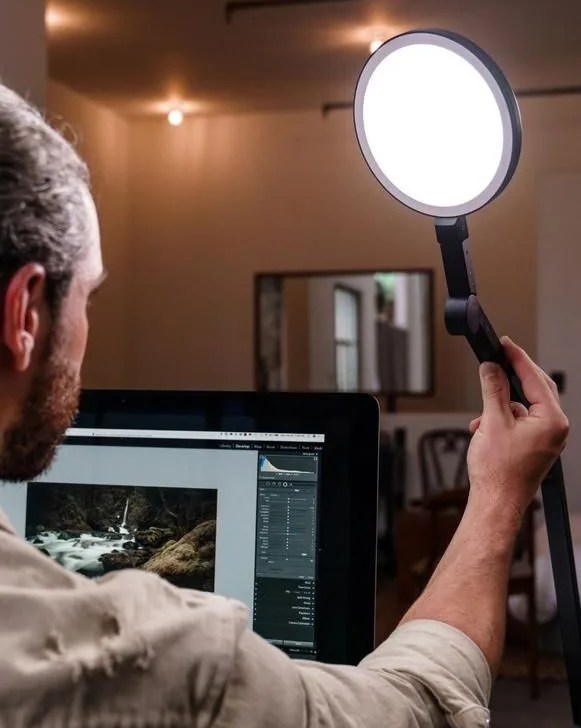 edge desk light