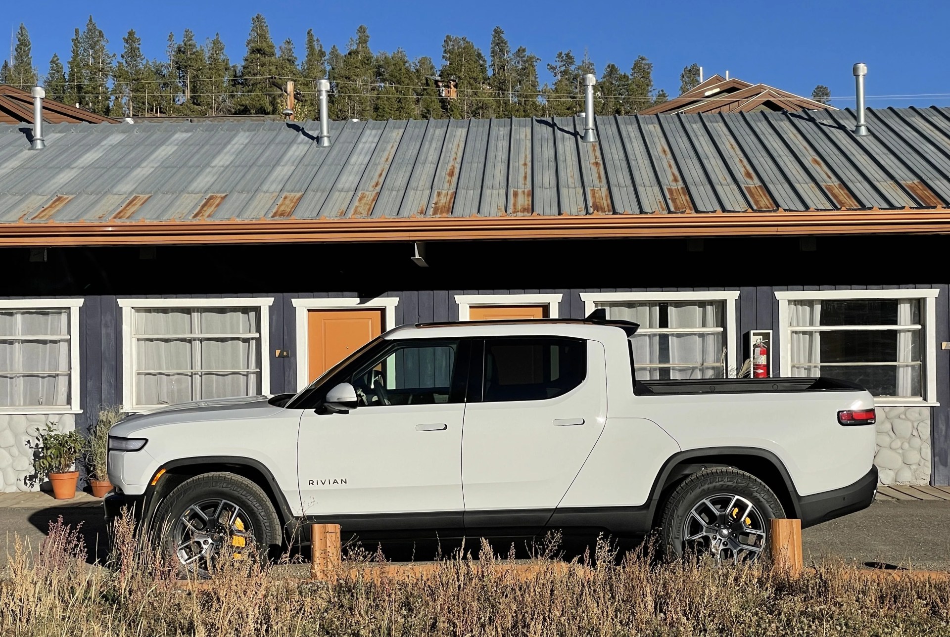 rivian r1t electric pickup truck 2022