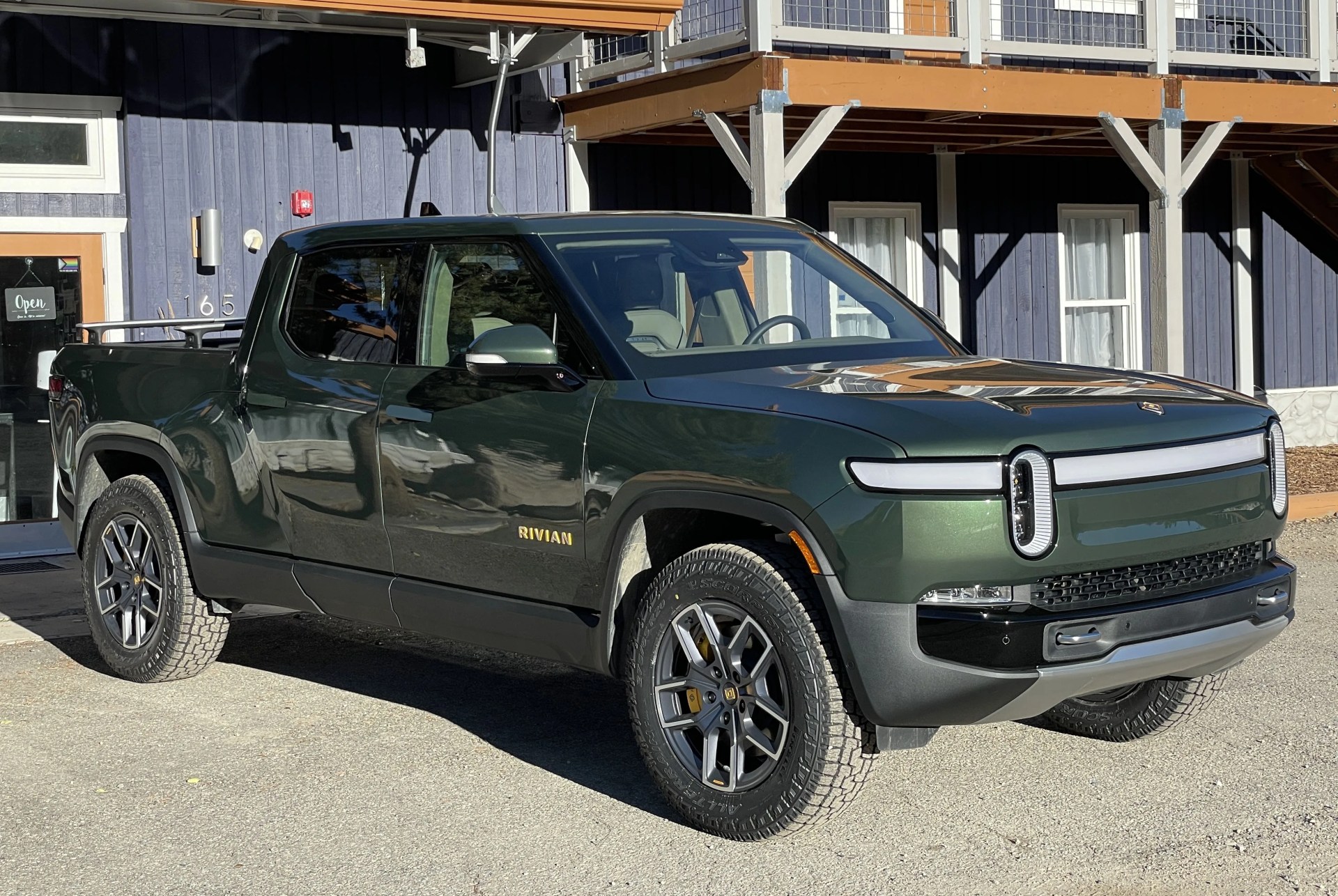 rivian r1t electric pickup truck 2022