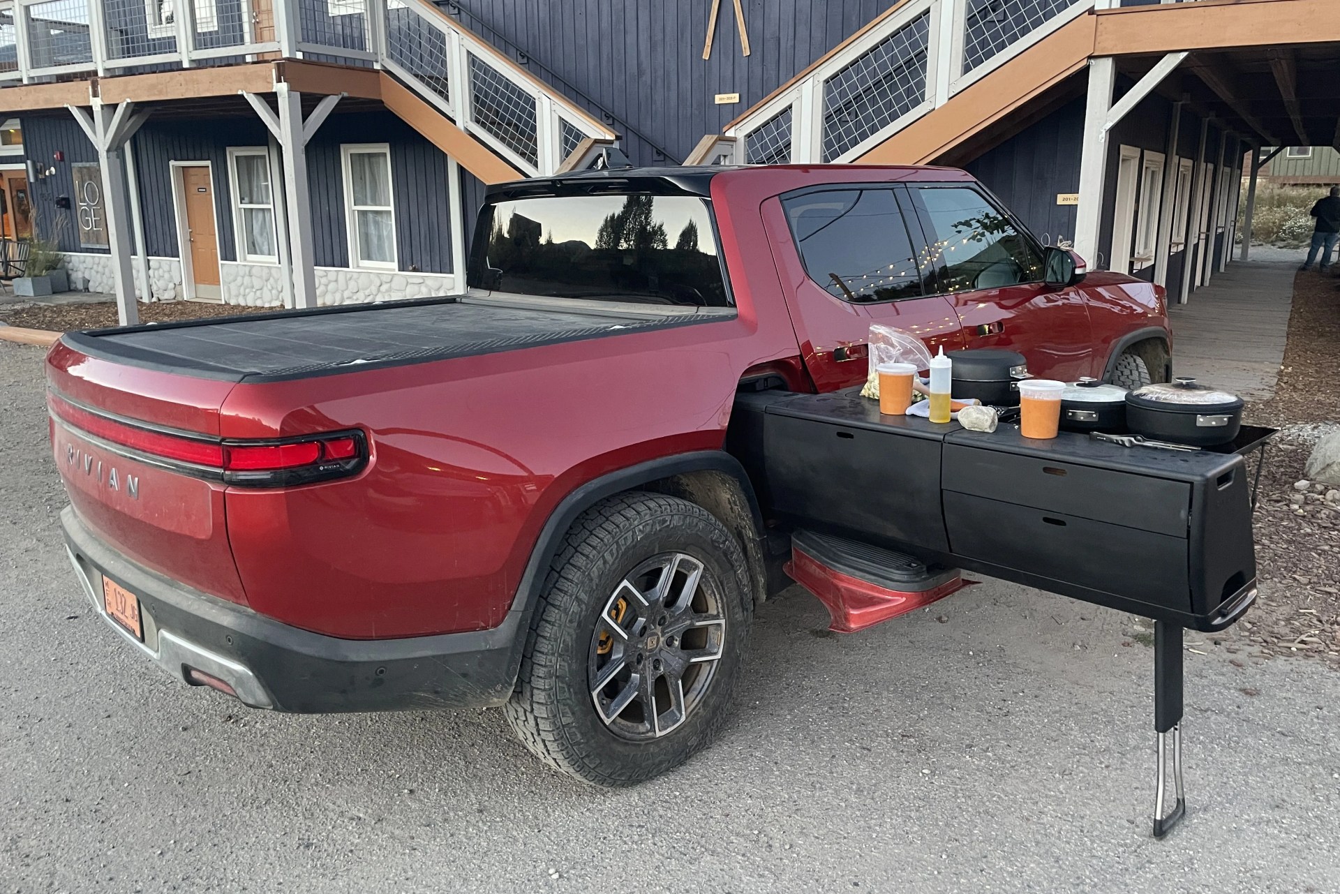 rivian r1t electric pickup truck 2022
