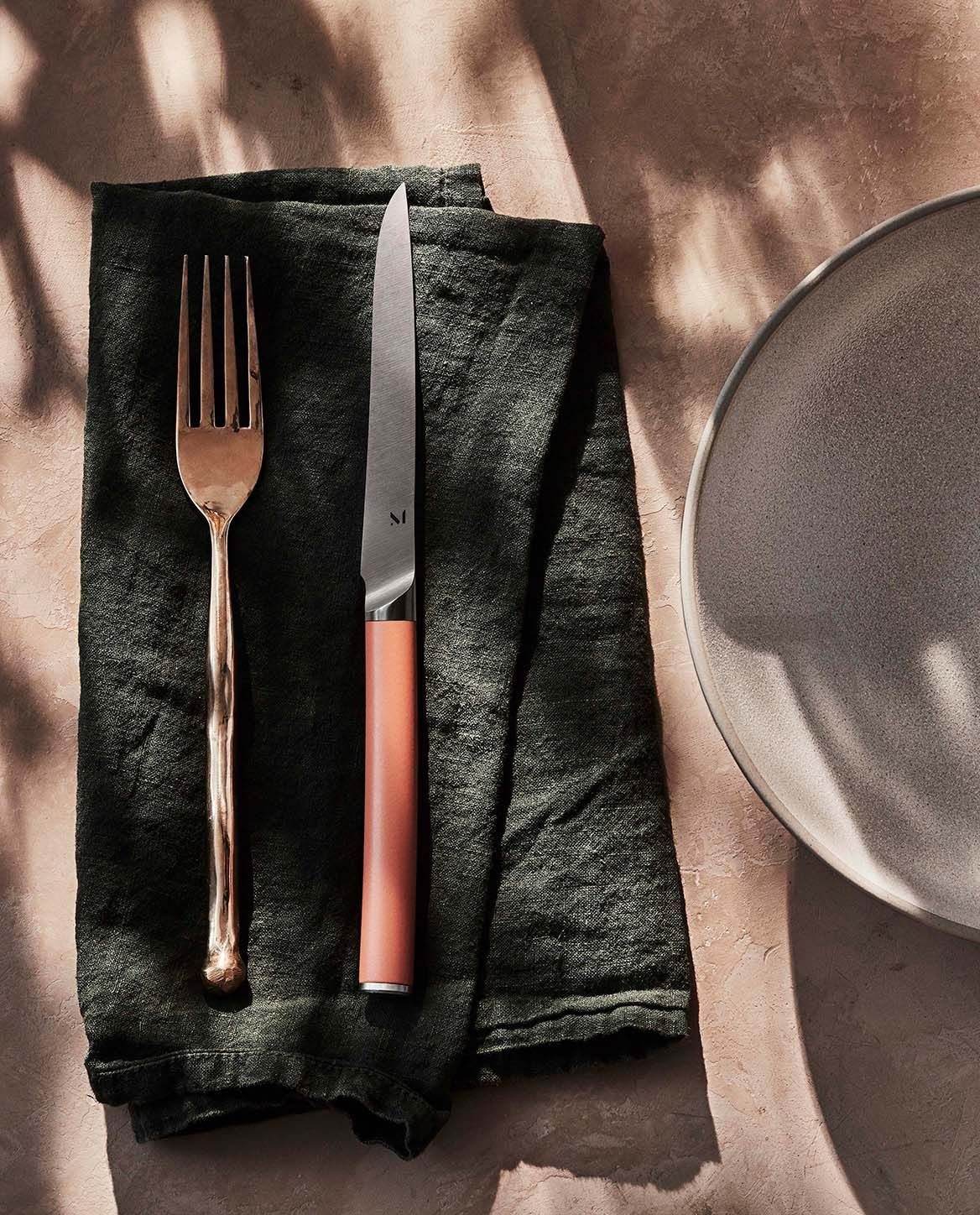 material kitchen table knives