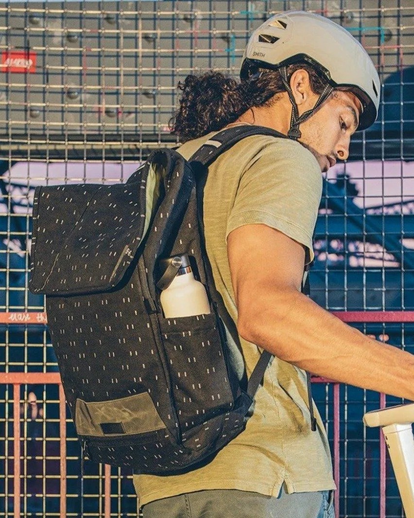 ara reflective backpack