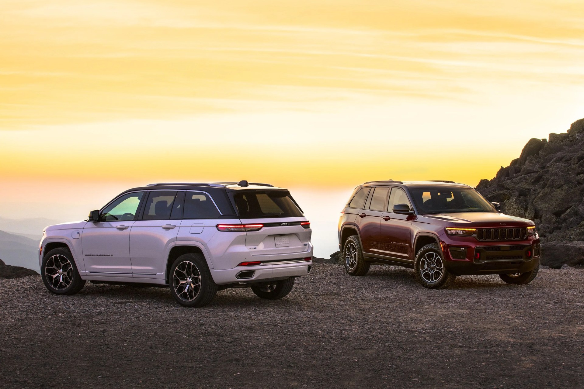 all new 2022 jeep® grand cherokee summit 4xe left and 2022 jeep® grand cherokee trailhawk