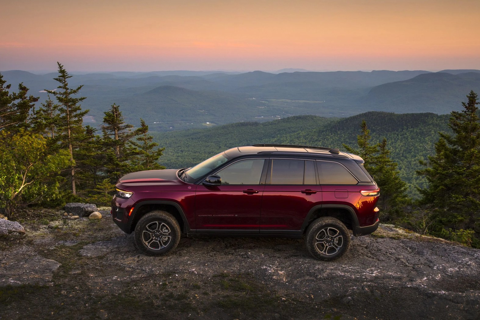 all new 2022 jeep® grand cherokee trailhawk