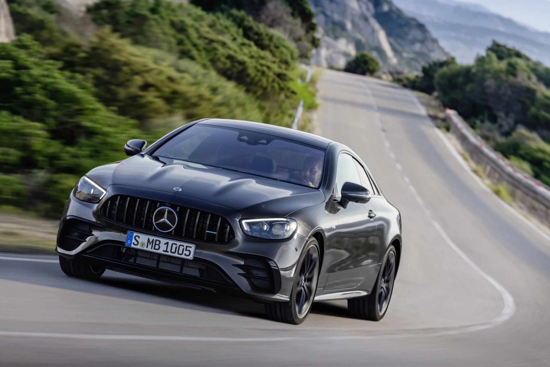 mercedes amg e 53 coupé kraftstoffverbrauch kombiniert 8,9 8,6 l100 km, co2 emissionen kombiniert 204 198 gkm, 2020, outdoor, vorderansicht, dynamisch, night paket, carbon paket ii, exterieur graphitgrau metallic mercedes amg e 53 coupé combined fuel consumption 8,9 8,6 l100 km, combined co2 emissions 204 198 gkm, 2020, outdoor, front, dynamic, night package, carbon package ii, exterior graphitgrey metallic