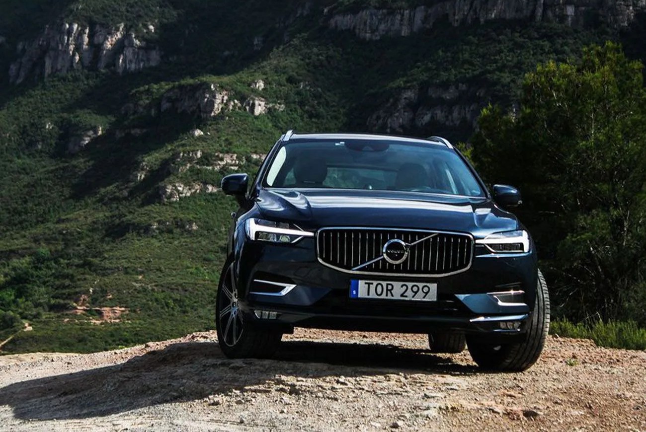 white volvo xc60