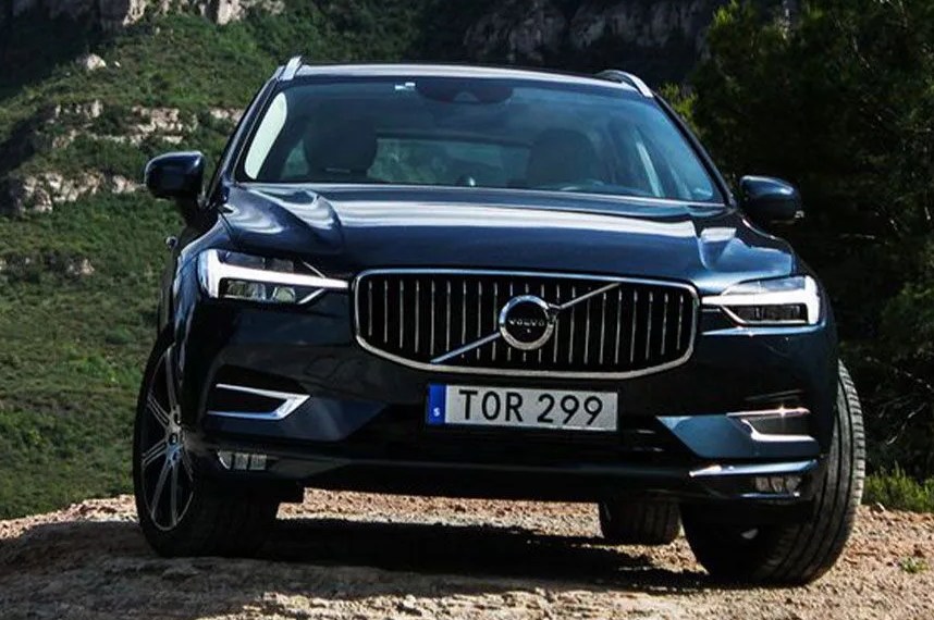 white volvo xc60