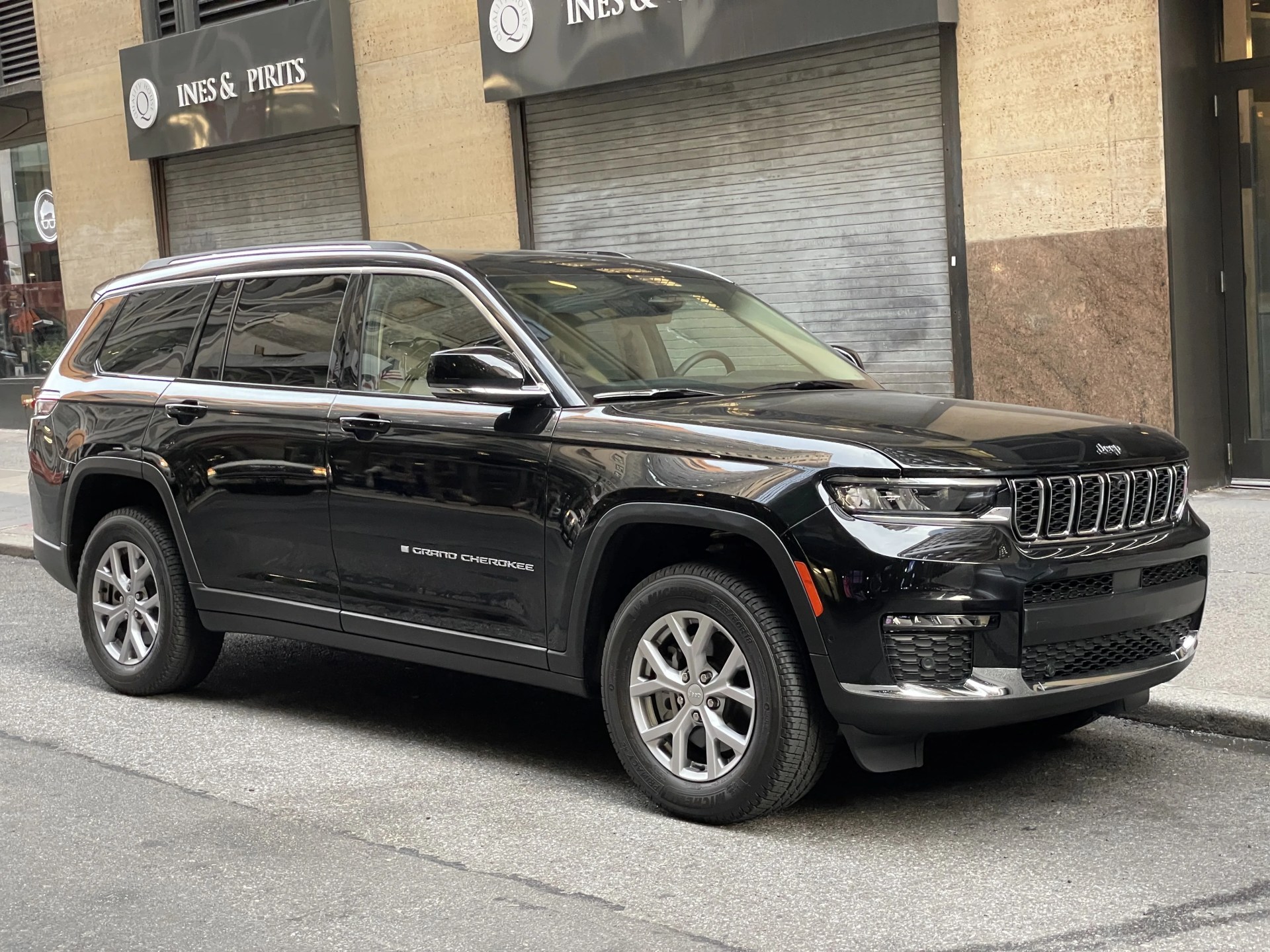 2022 jeep grand cherokee l limited black