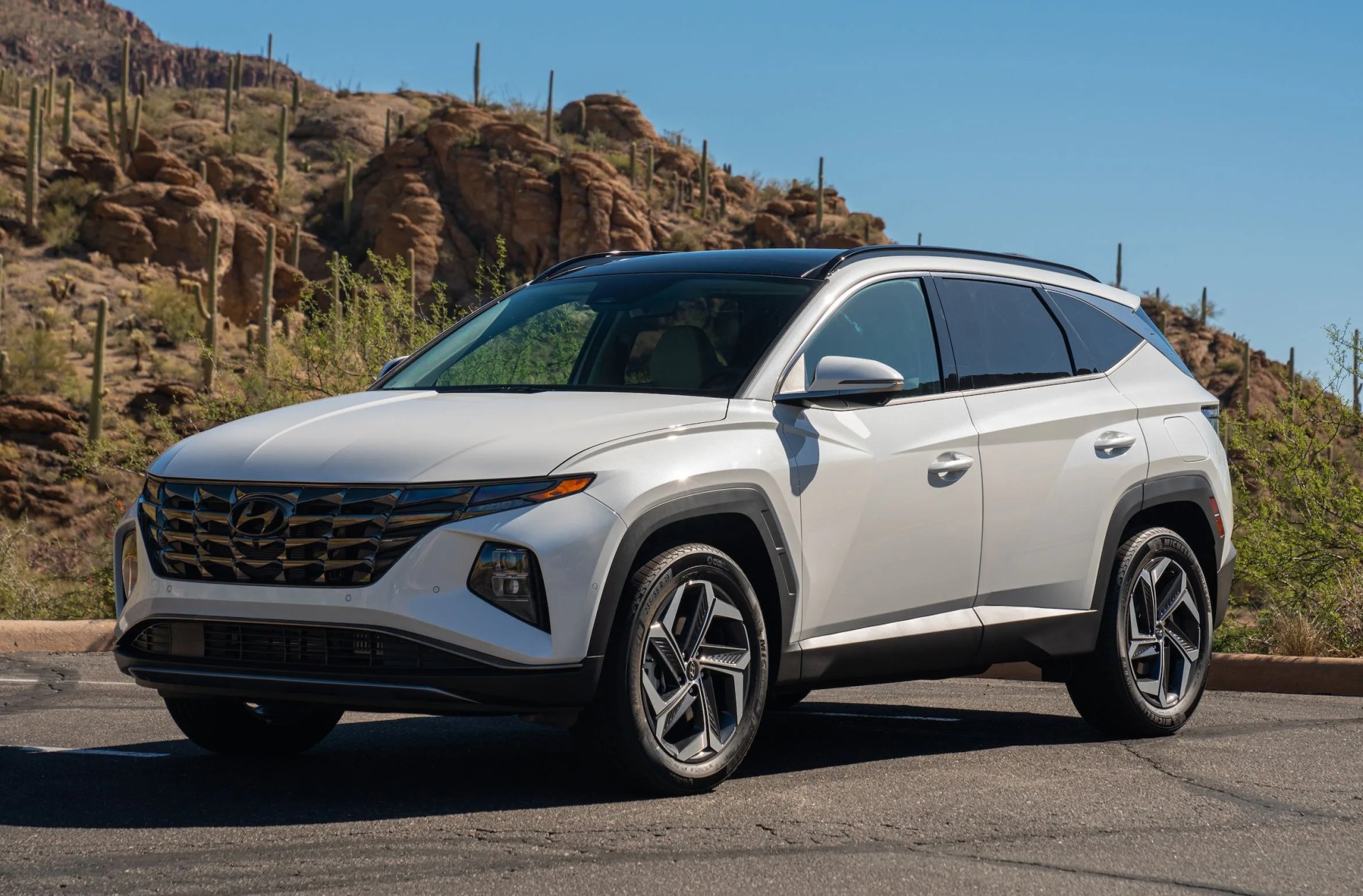 hyundai tucson hybrid