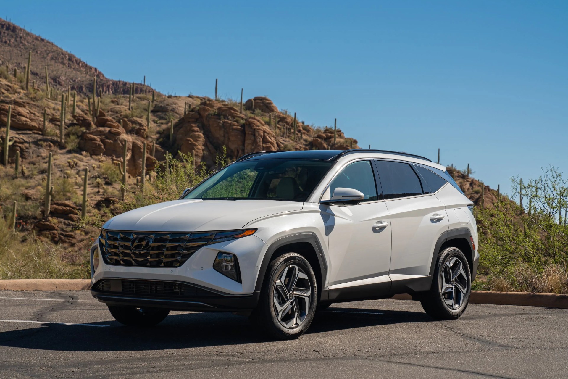 hyundai tucson hybrid