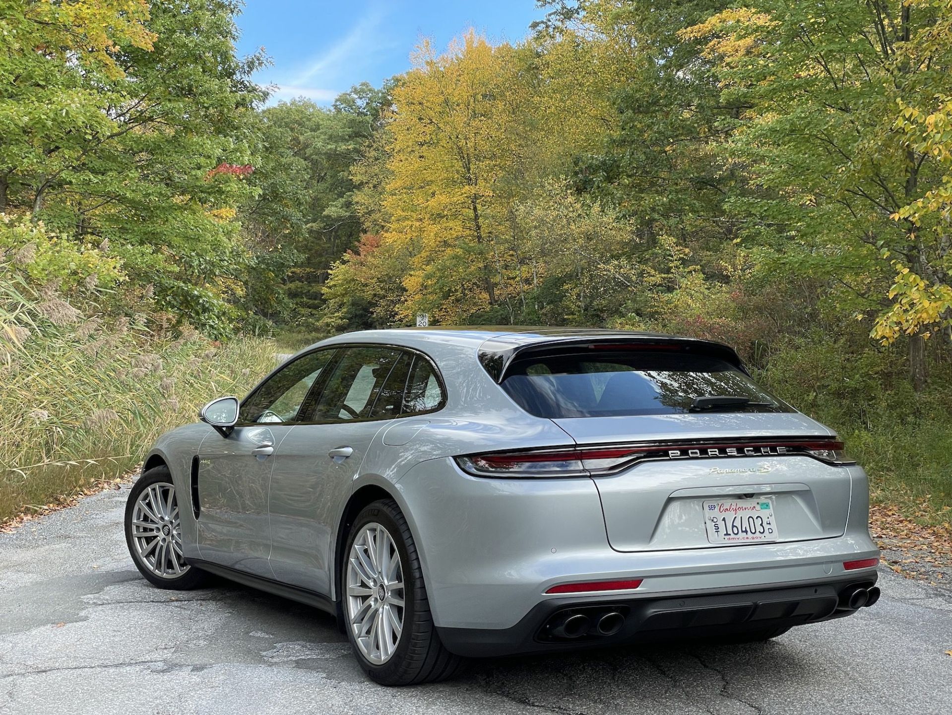 porsche panamera 4s e hybrid sport turismo in silver