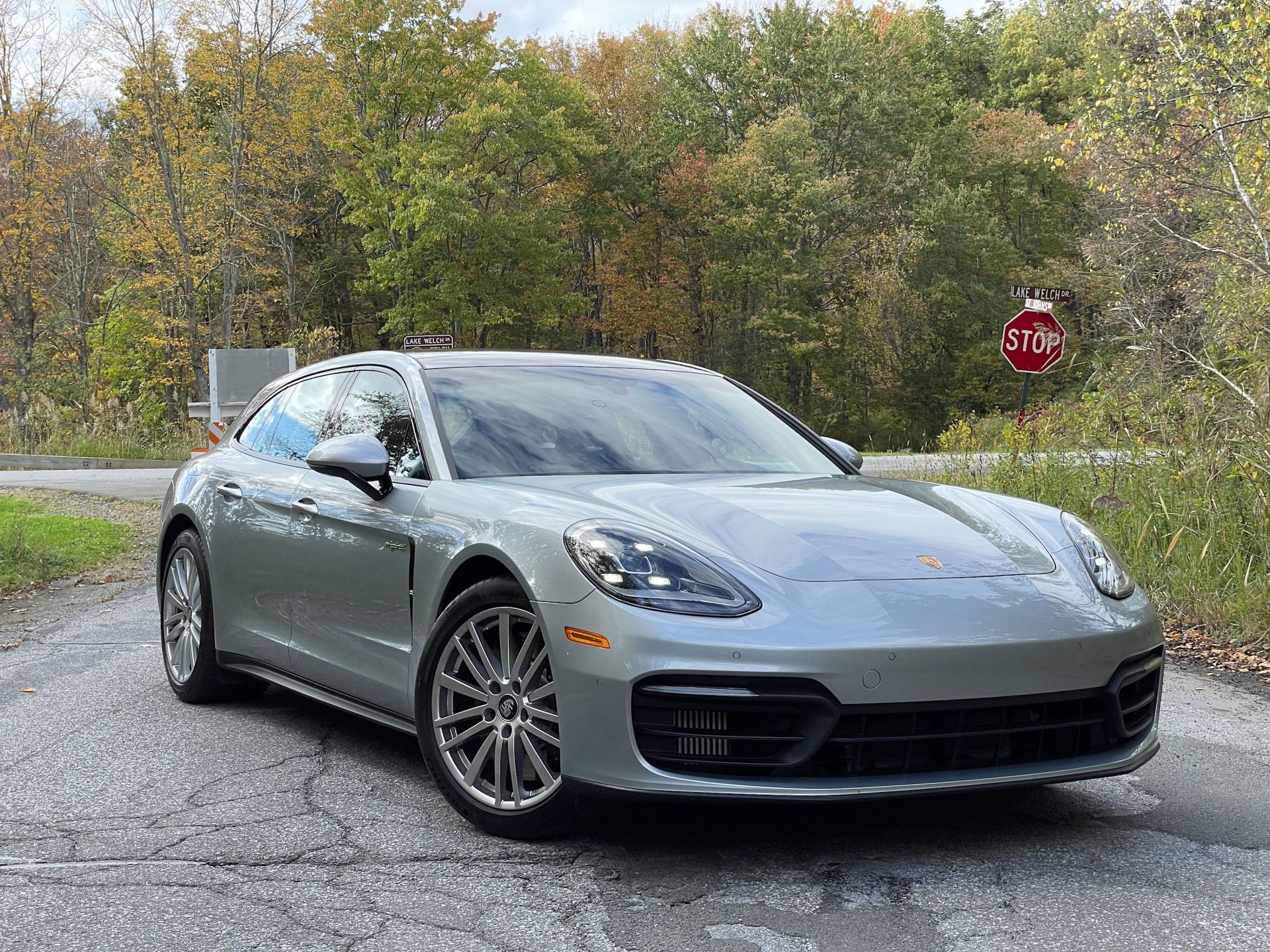 porsche panamera 4s e hybrid sport turismo in silver
