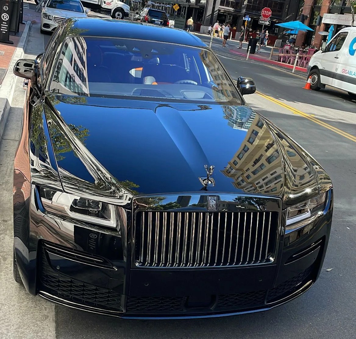 rolls royce ghost 2022 black badge
