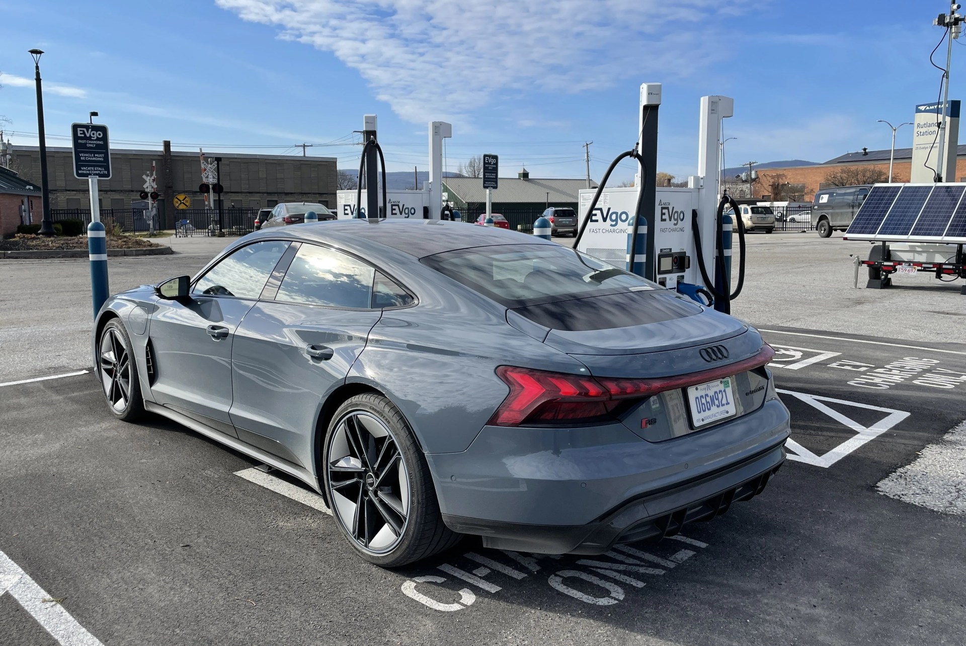2021 audi rs e tron gt in flat gray