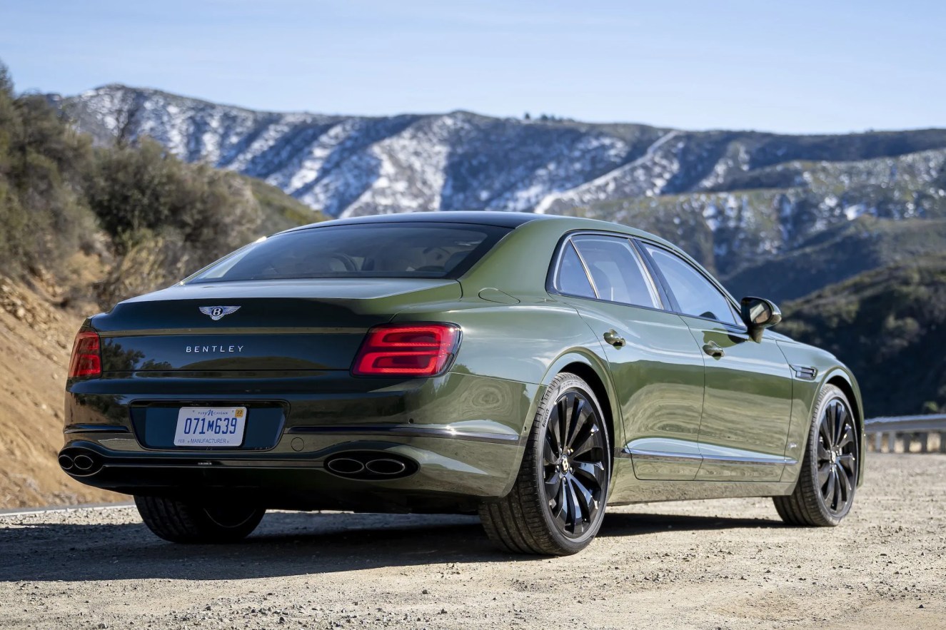 bentley flying spur hybrid 2022 british racing green