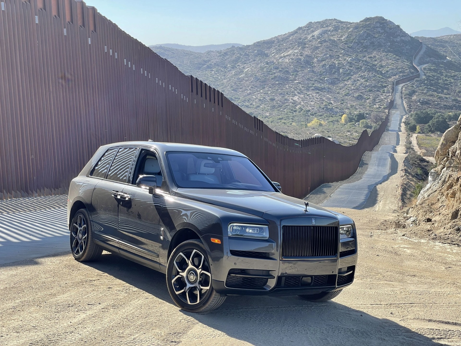 rolls royce cullinan off road wall mexico usa