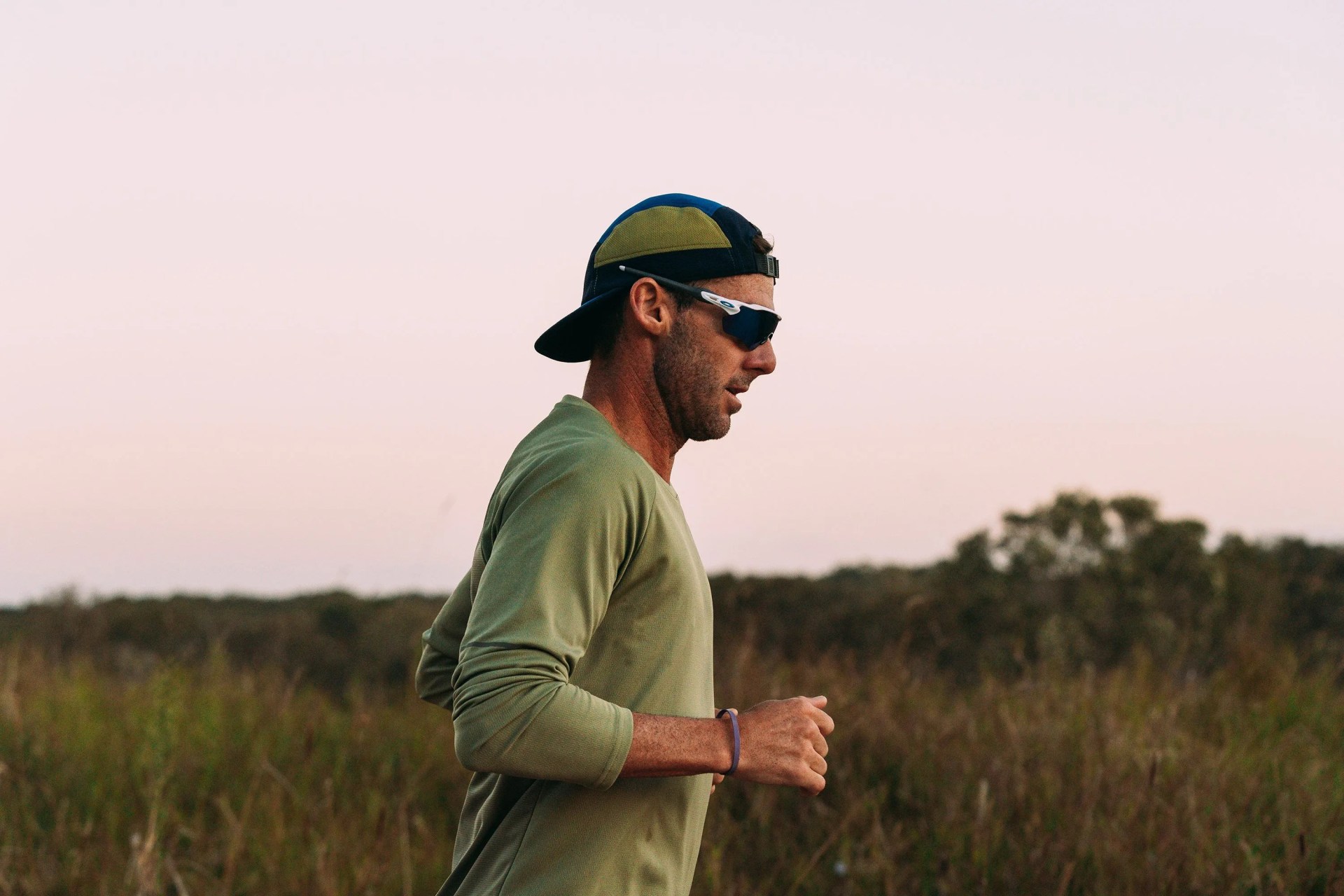 man running wearing 2xu gear