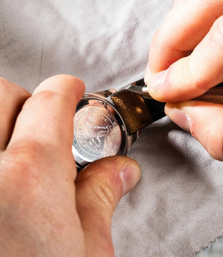 How-to-Change-a-Watch-Strap-gear-patrol-Leather-3