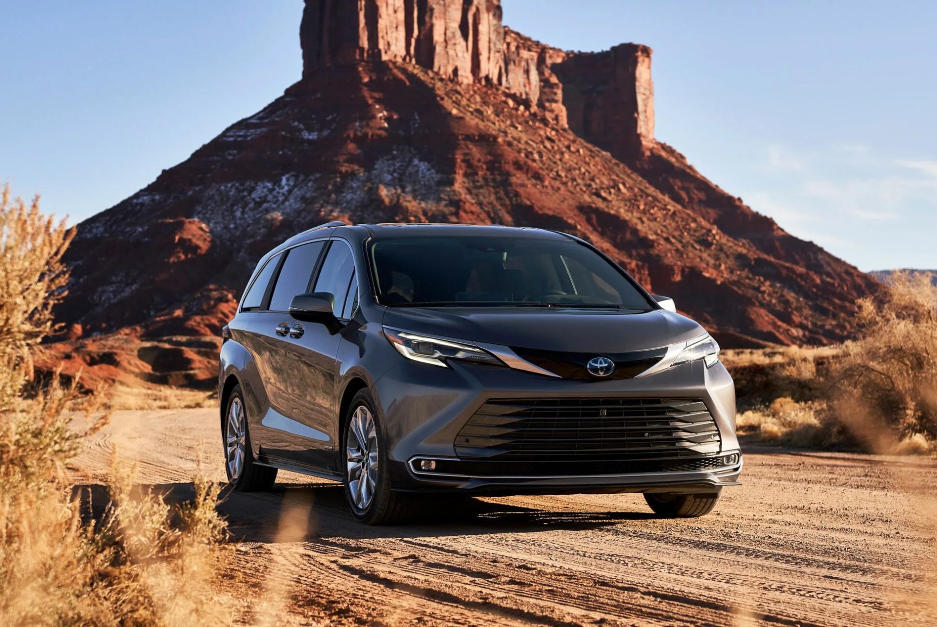 toyota sienna in the desert