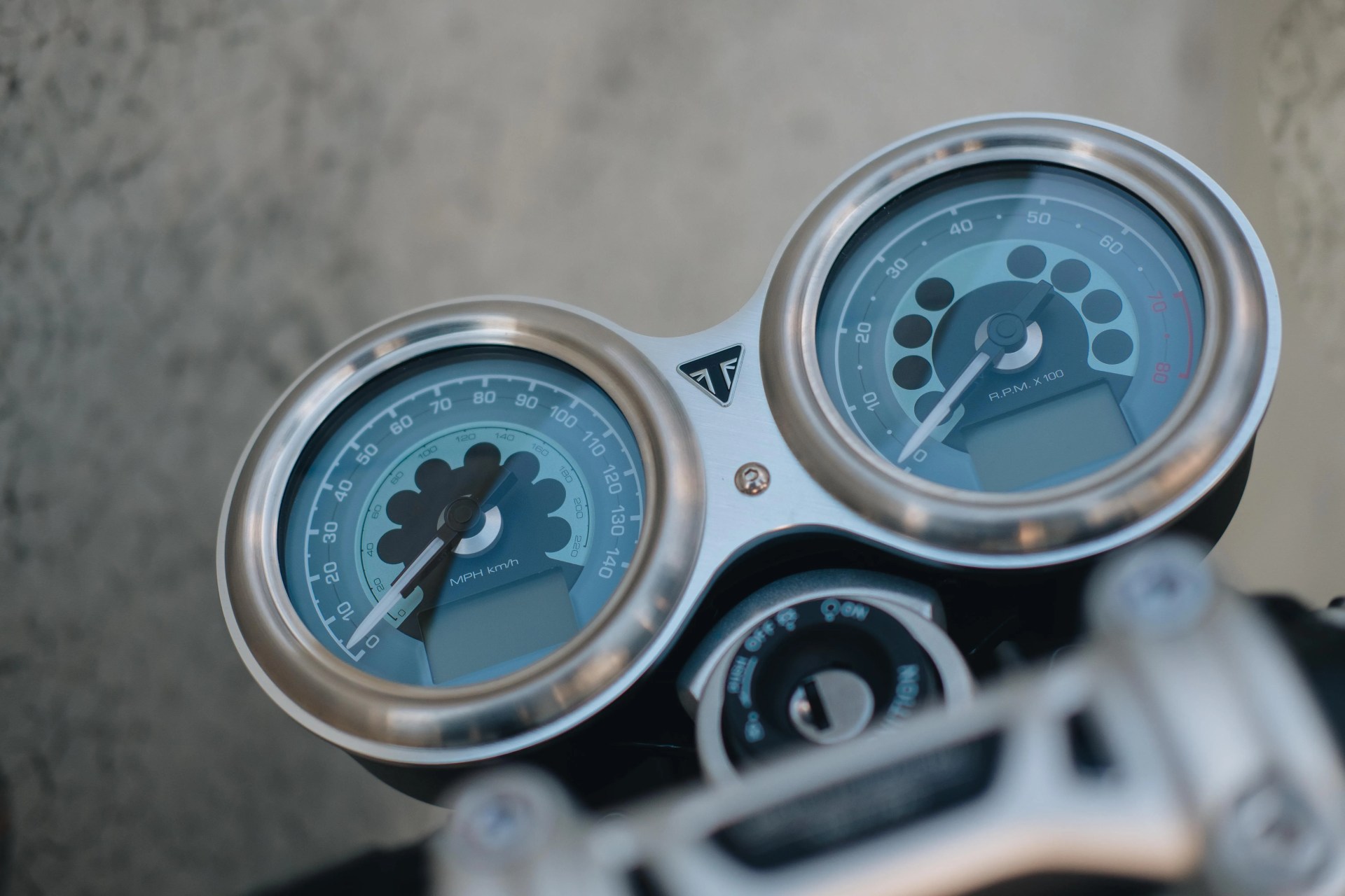 triumph speed twin breitling gauges