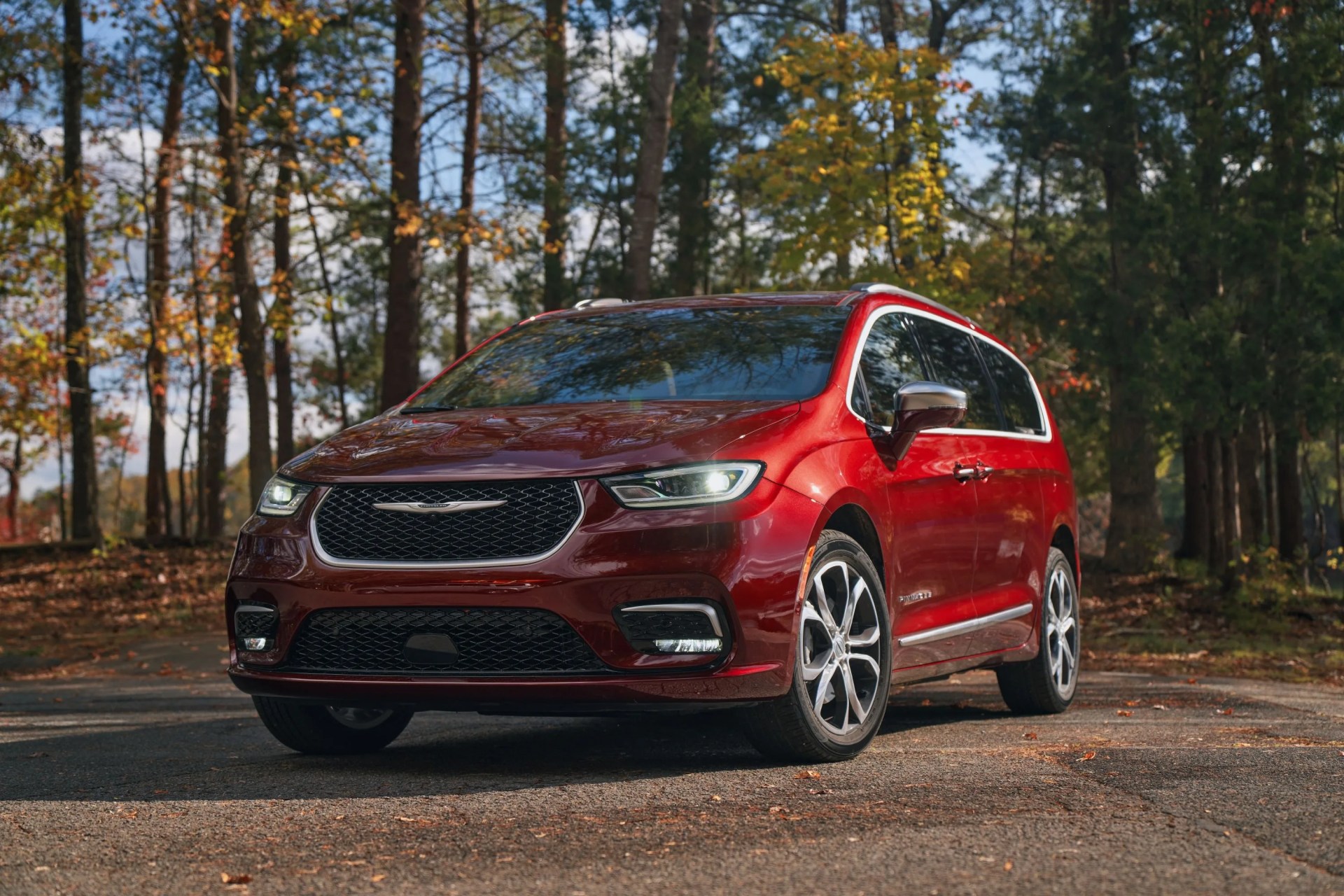 new headlamps on the 2021 chrysler pacifica pinnacle awd are crafted with a more aggressive, linear design, and larger and more deeply sculpted led fog lamp bezels add visual energy and complement the sportiness of the overall designnew headlamps on the 2021 chrysler pacifica pinnacle awd are crafted with a more aggressive, linear design, and larger and more deeply sculpted led fog lamp bezels add visual energy and complement the sportiness of the overall design