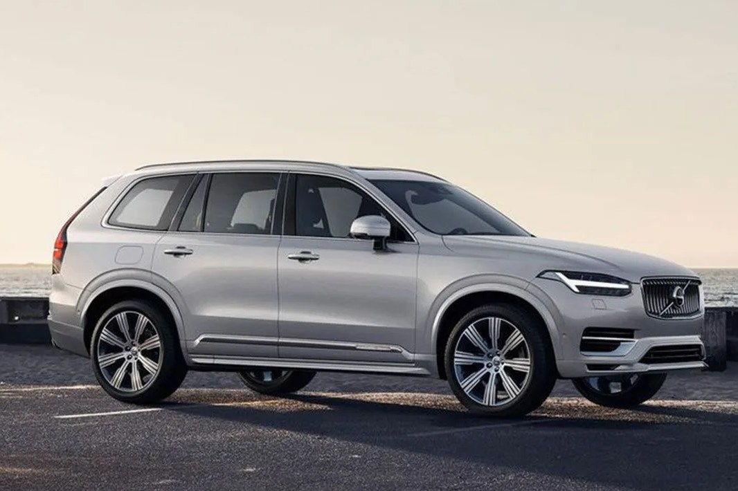 white volvo xc90