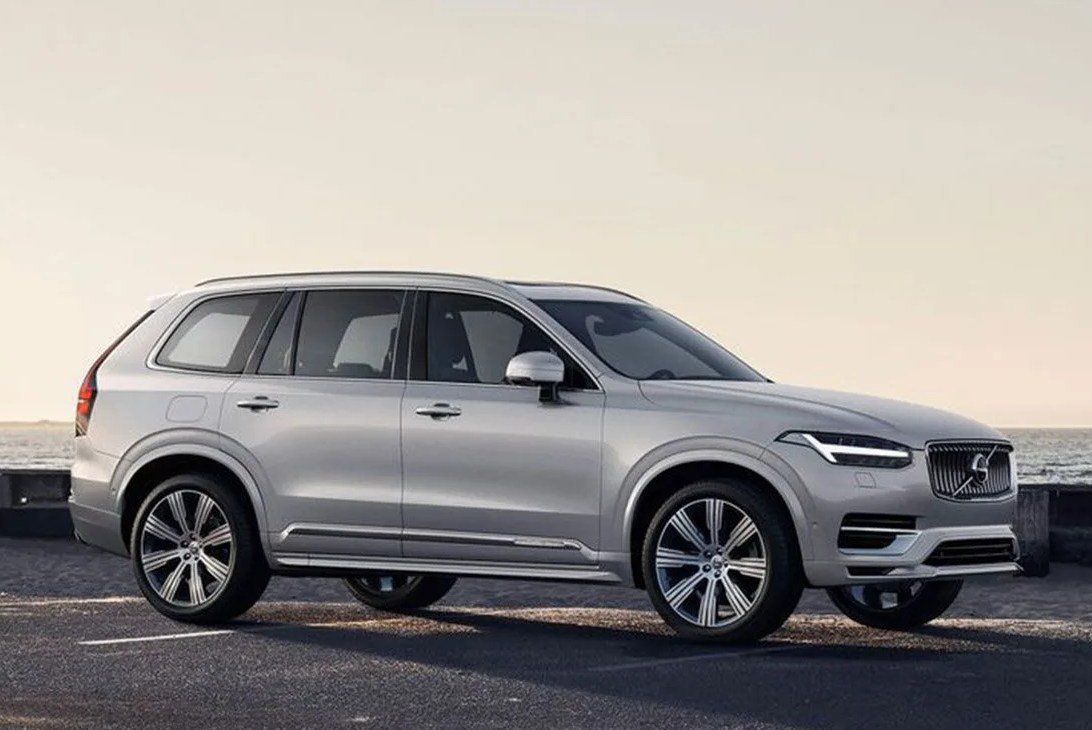 white volvo xc90