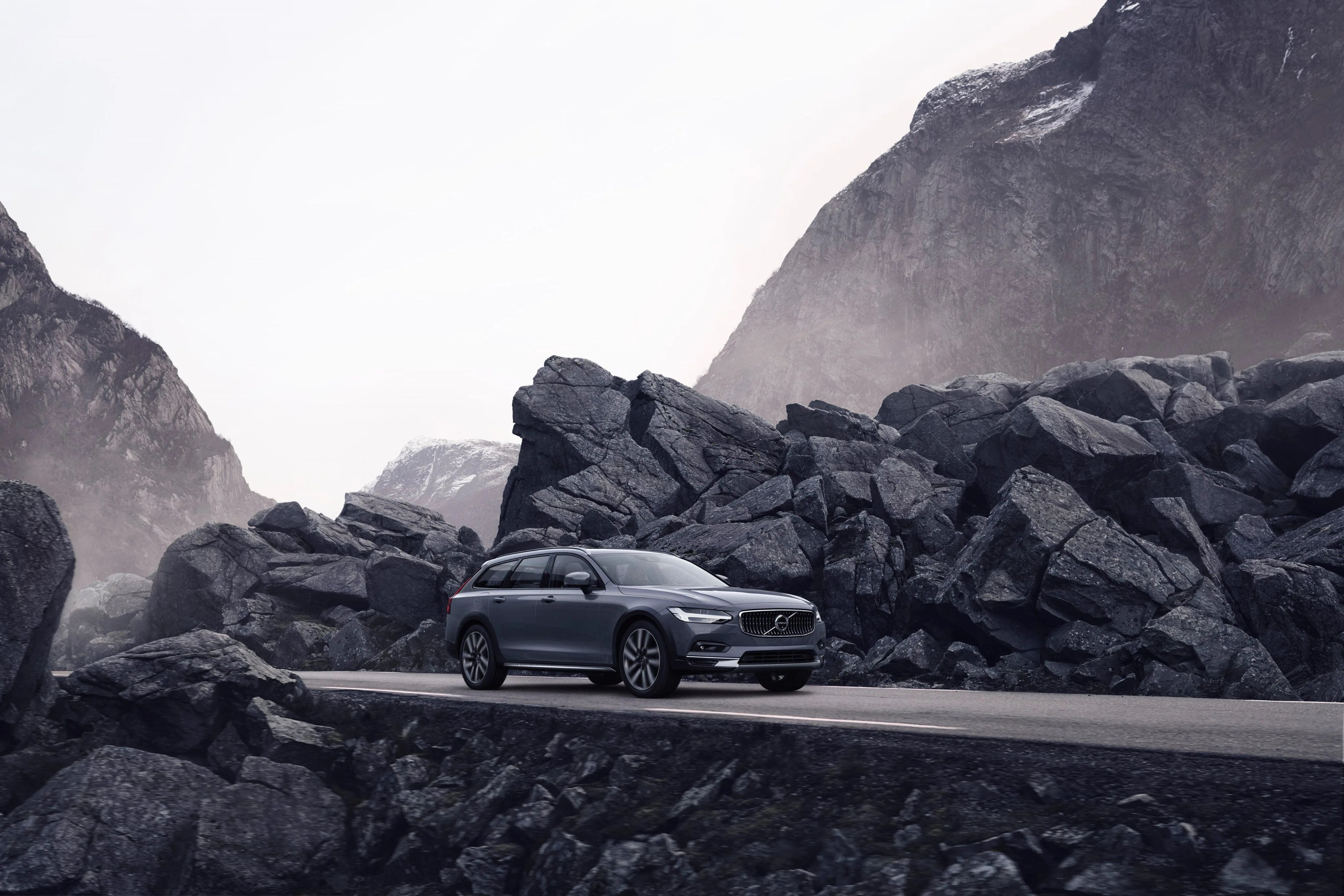 2021 volvo v90 cross country in thunder grey