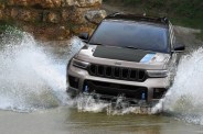 2022 jeep® grand cherokee trailhawk 4xe delivers up to 24 inches of water fording capability