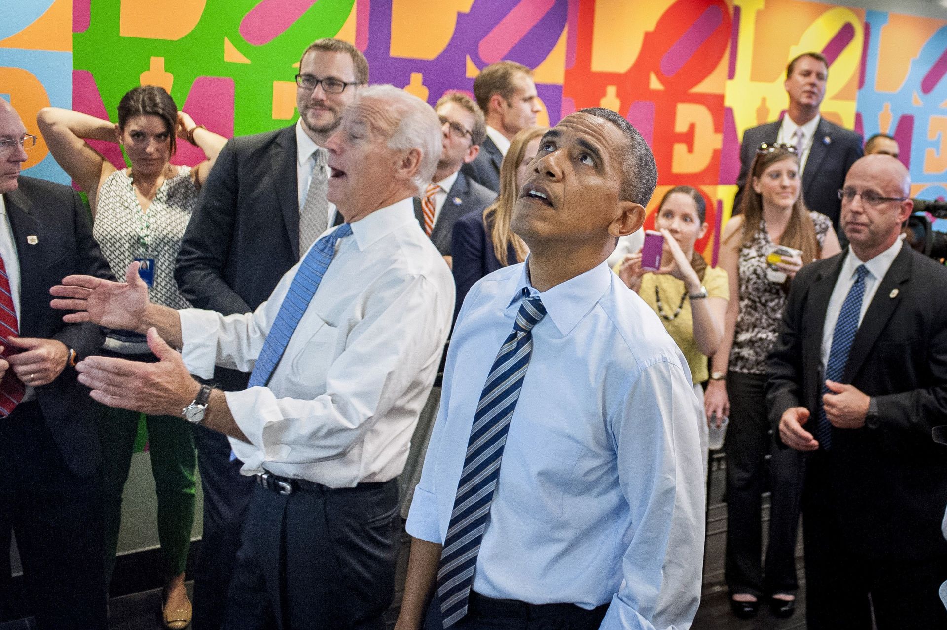 president obama and vice president biden walk to lunch as government shutdown continues