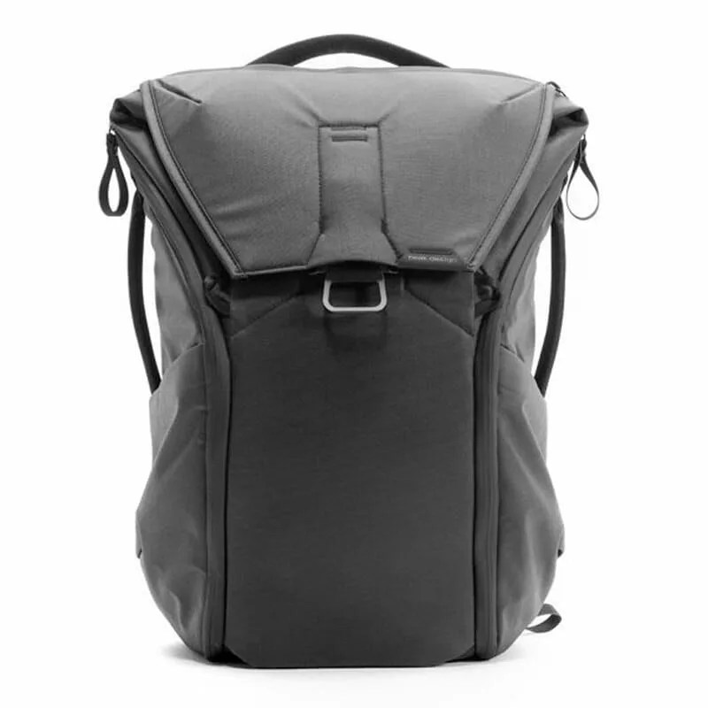 The-17-Best-Outdoor-Photography-Accessories-gear-patrol-Peak-design-everyday-Backpack