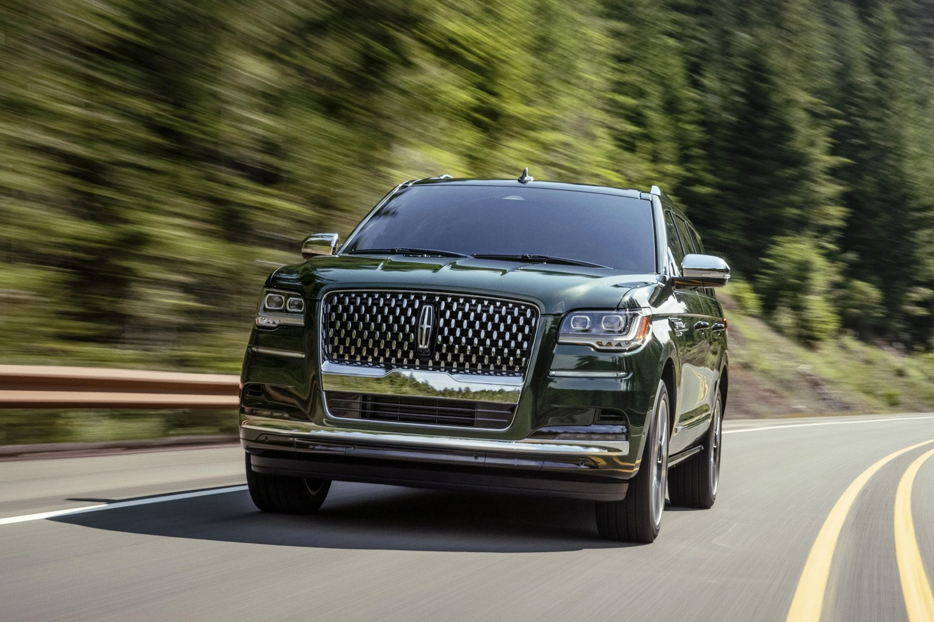 2022 lincoln navigator manhattan green black label preproduction model shown with available features available early 2022 available at participating lincoln black label dealers only
