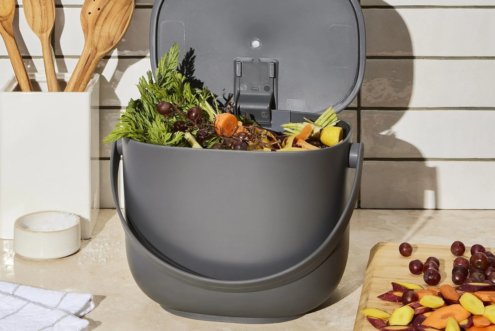 five two down to earth compost bin