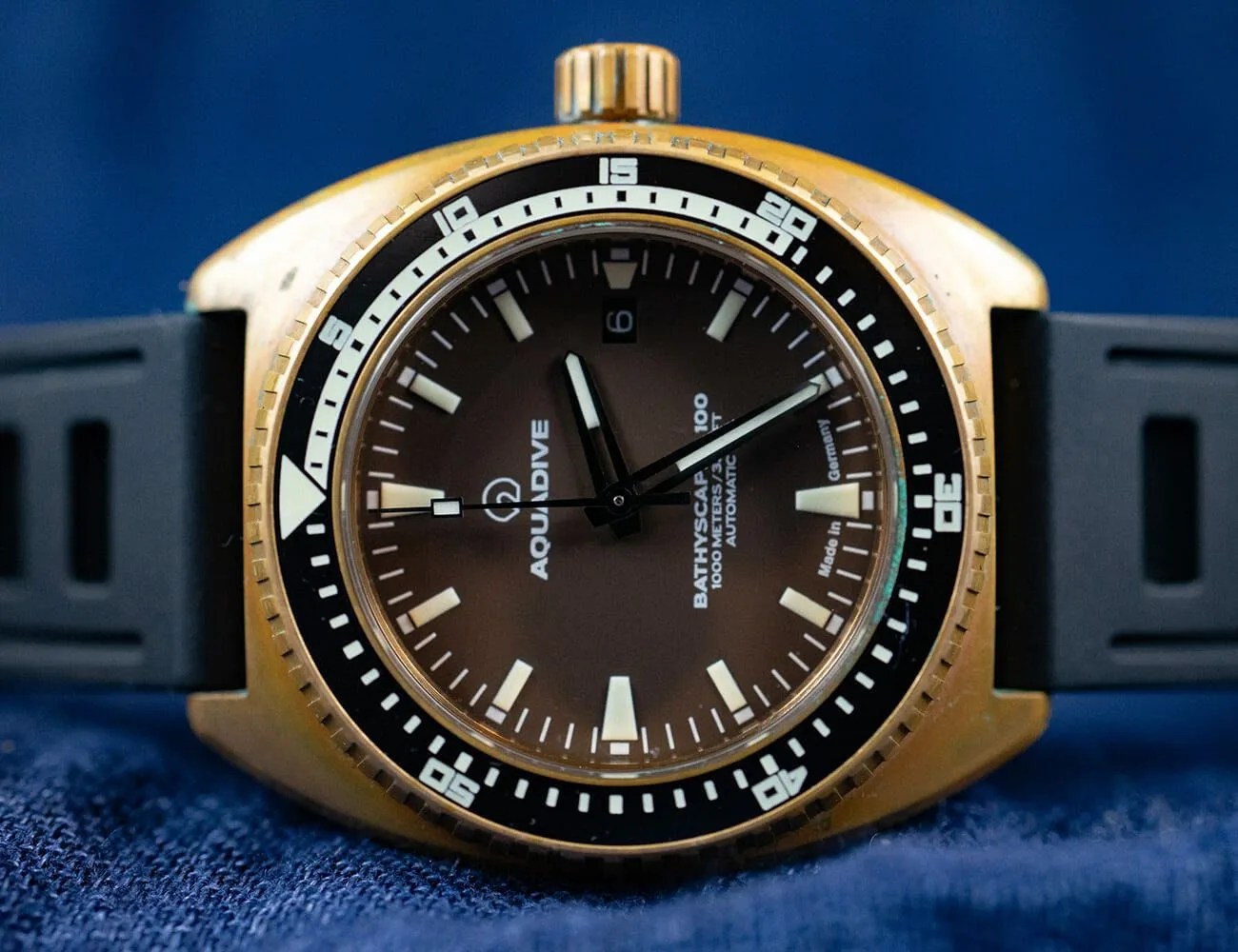 SCUBA-Diving-in-the-Aquadive-gear-patrol-ambience-1