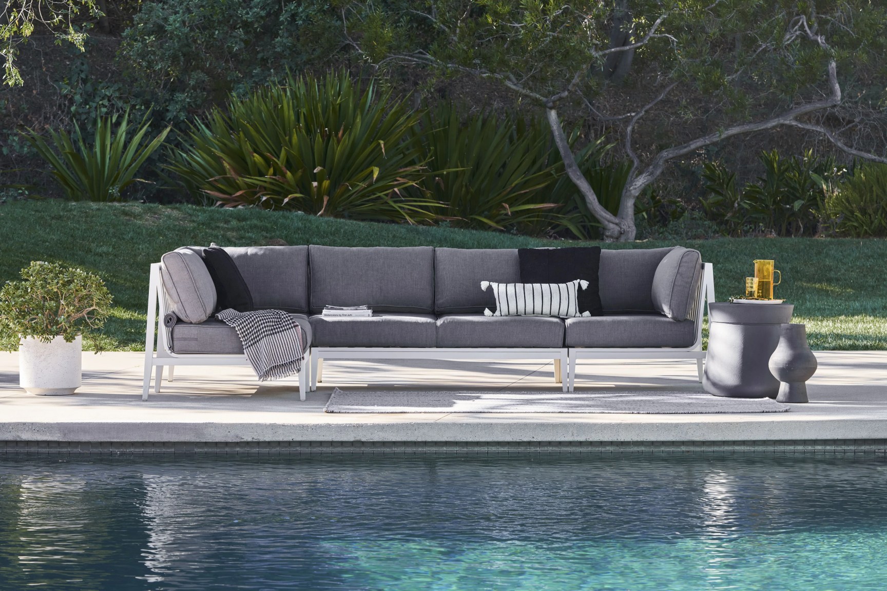 outer white aluminum outdoor furniture