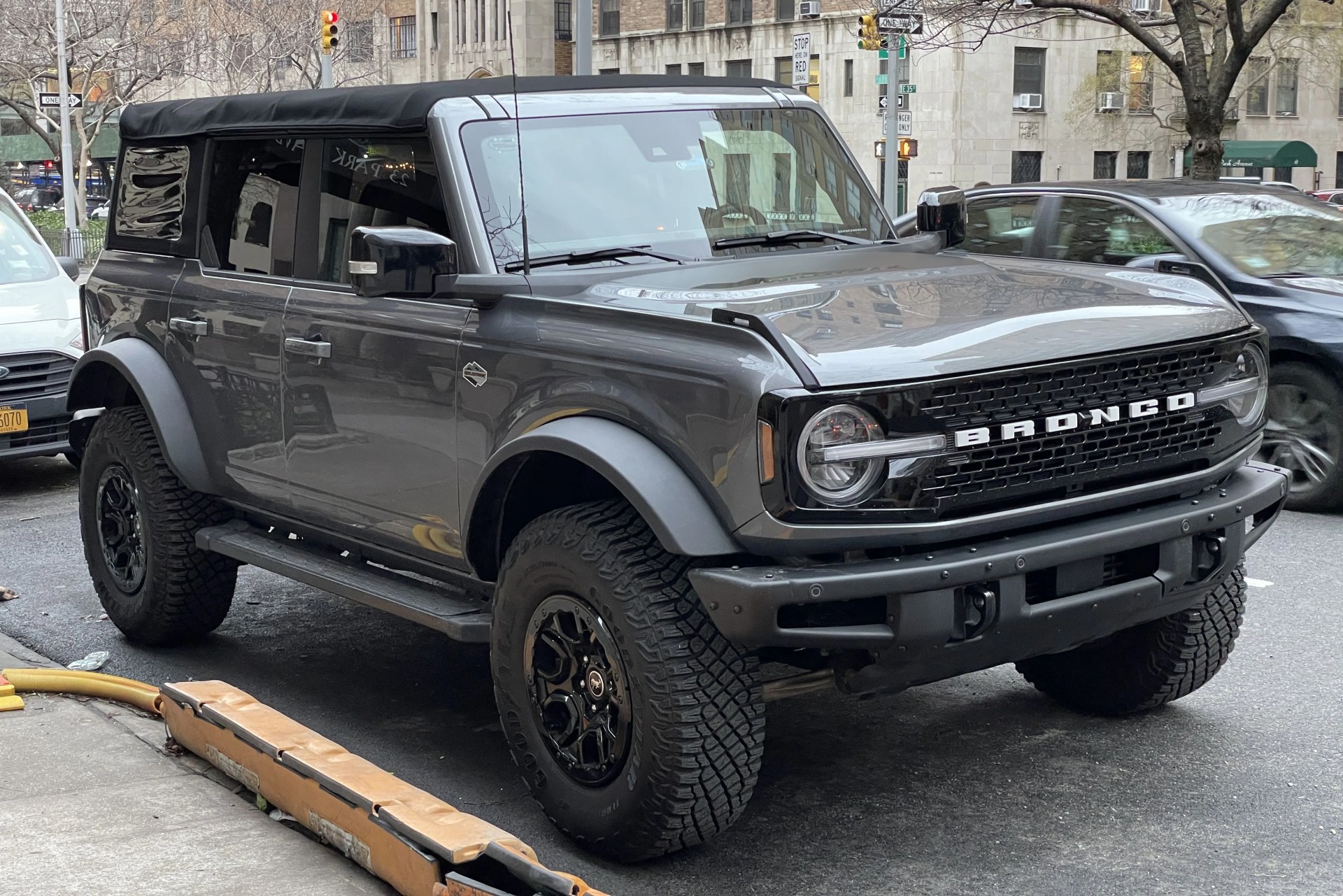 ford bronco wildtrak gray 2022